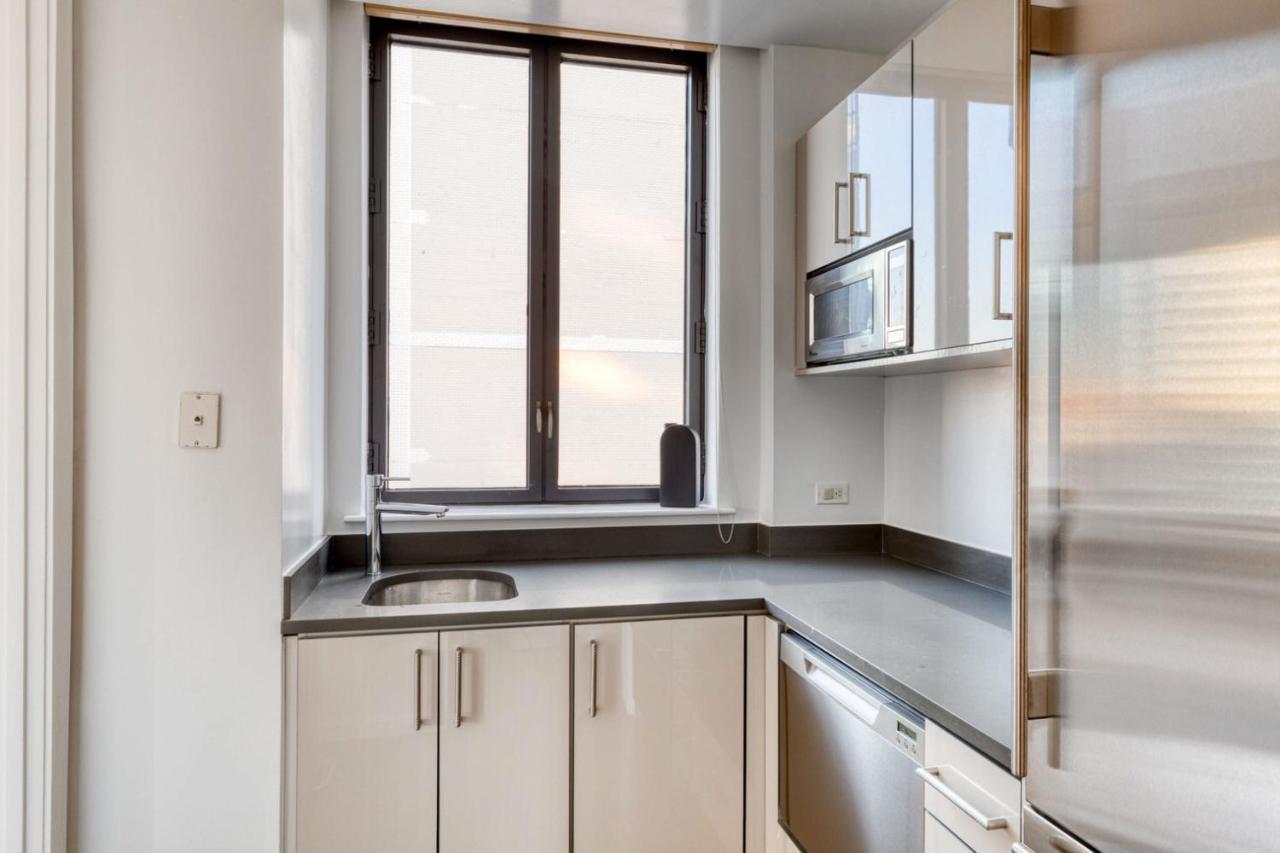 Midtown East 5br W Balconies Nr Park Nyc-1086